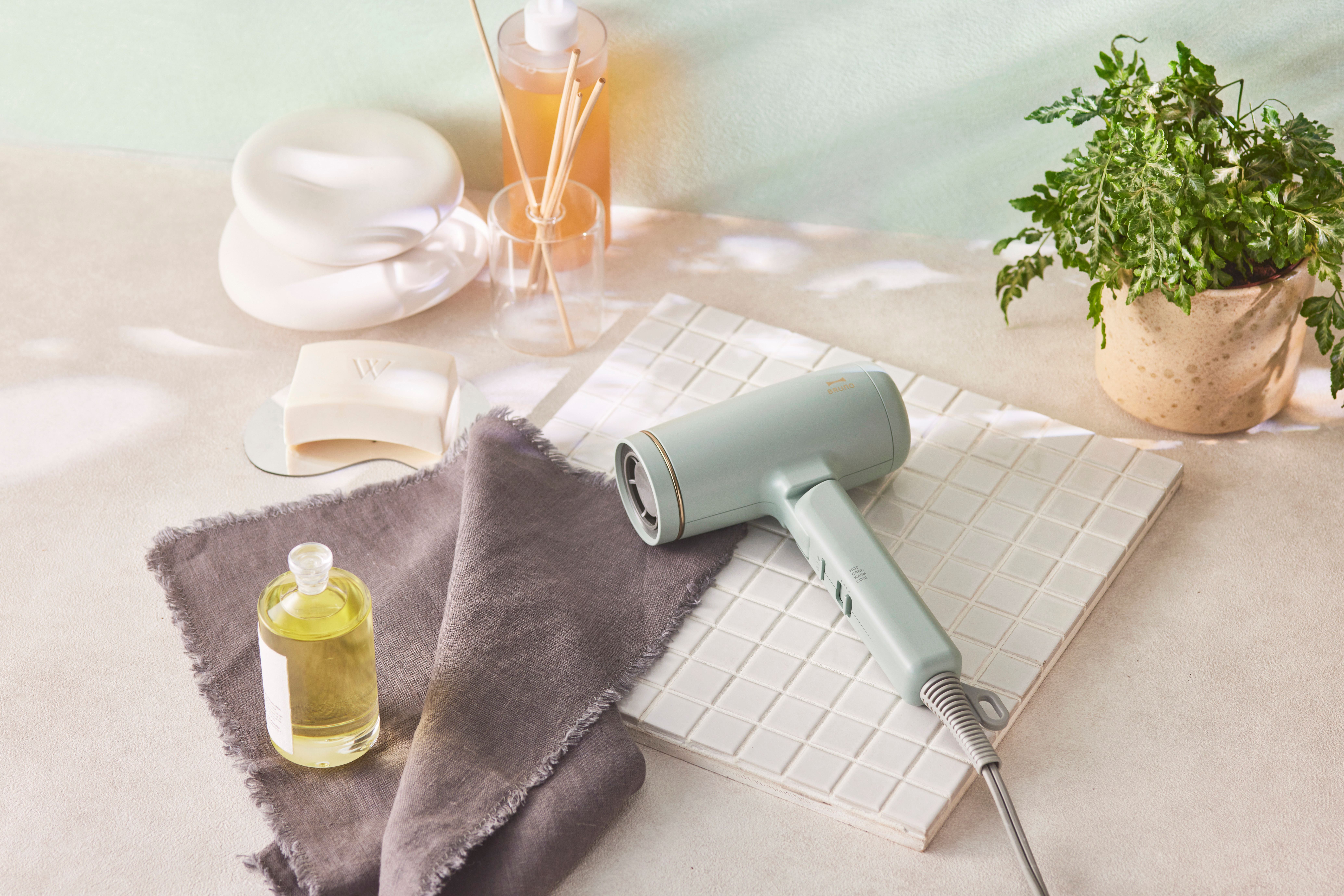 BRUNO beautyのヘア家電で、朝夜の髪支度を軽やかに