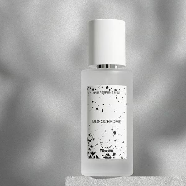 動くたびにふわり。RboWの人気No.1の香り「モノクローム」がヘアパフュームミストで登場