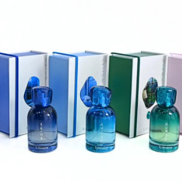 Libroariaの人気香水がパッケージリニューアル！本を開くように香りの世界観を味わえる、新しい装いへ♡