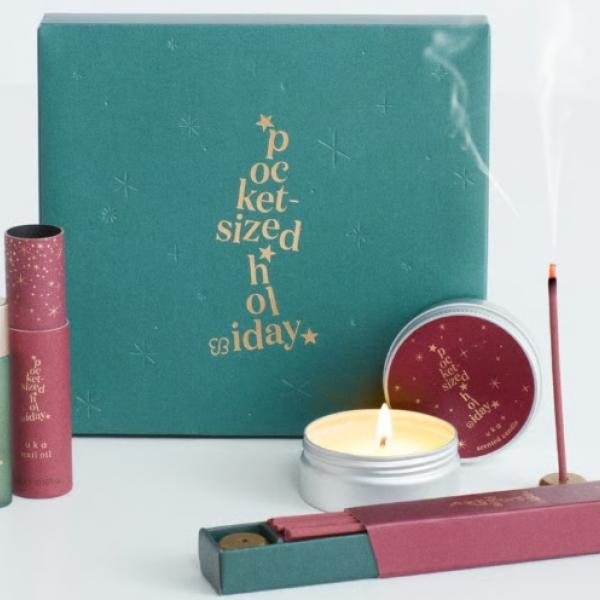 【uka】2025年ホリデーコフレは"ポケホリ"♡ポケットサイズの可愛さに心が躍る限定アイテムが登場 2025年11月1日、トータルビューティーカンパニー「uka」から、待望のホリデーコフレ"pocket-sized holiday(通称:ポケホリ)"が限定発売されました◎