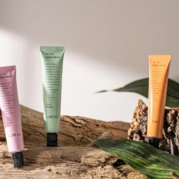 ◆年齢が出やすい手元に、薬用ハンドセラムという新提案♡