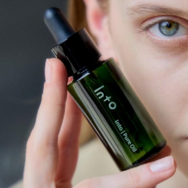 オーガニックケアブランド「Into」がTRANSITとコラボ♡モリンガオイルのトラベルセットが9月8日デビュー！