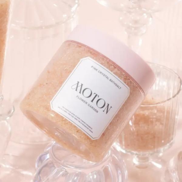 お風呂時間が至福のひとときに変わる♡MOTON「ピンククリスタルバスソルト」がフラワーガーデンの香りで新登場