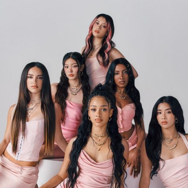 【PANDORA×KATSEYE】グローバル・ガールズグループ起用!自分らしさを表現する新作ミニチャーム全17型が登場