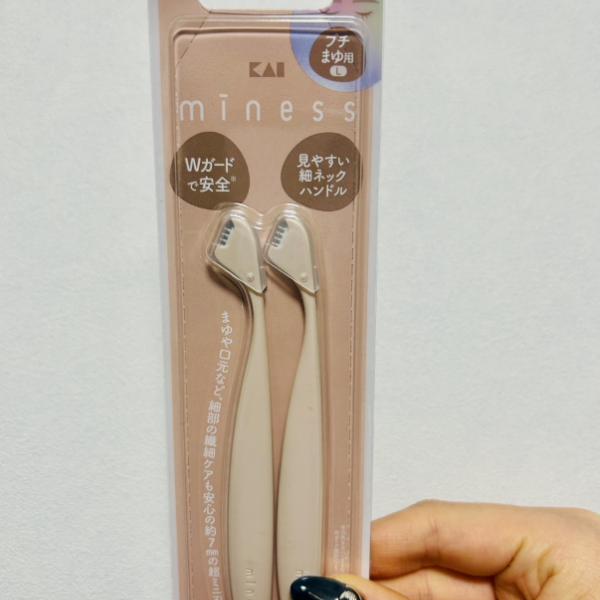 minessの「プチまゆ用カミソリ L」を使ってみました！小回りのきく超ミニ刃で、眉まわりの細かいケアがしやすいです♡