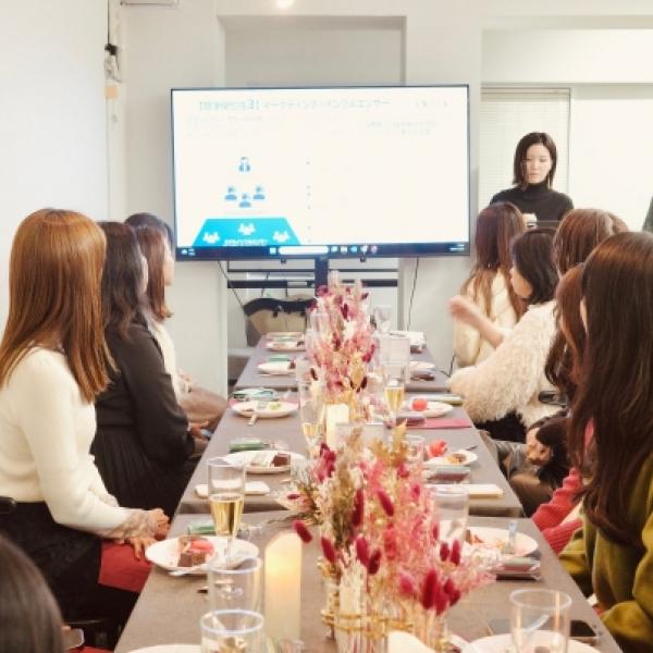 アクシージアが女性個人投資家との対話を深める「体験型IR女子会」を開催。アフタヌーンティーと製品体験で企業理解を深めるイベントレポート