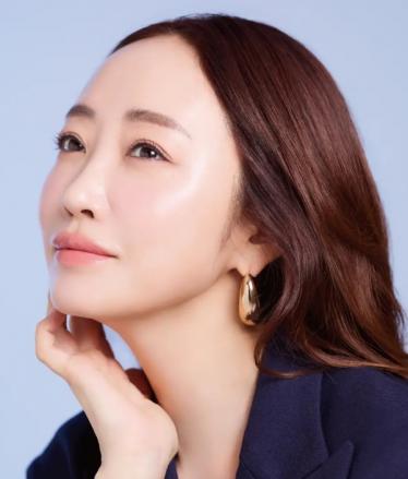 軽い力で驚くほど上がる。美容家・神崎恵さんプロデュース「パーフェクトリフトカーラー」で叶える、理想の美まつげ
