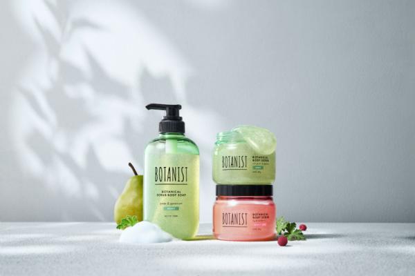 夏のお肌見せ準備に！BOTANISTの「摩擦レス」な角質ケアで叶える、しっとり透明感ある肌へ
