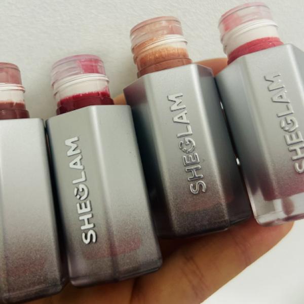 SHEGLAMの【Glass Lock Air リップグロス使ってみました！】軽やかでツヤっぽいのに重たく見えにくい♡