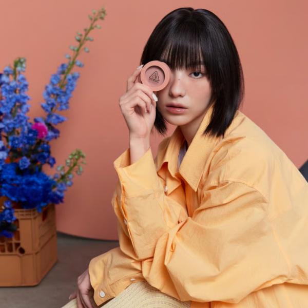 韓国発3CEの人気No.1チークに新色登場♡自然な血色感が一日続く「フェイスブラッシュ」で多幸感のある表情に♪