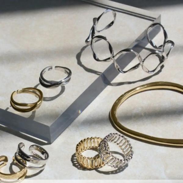 大人女性の味方♡MiraLABO新作「ニュアンスメタルアクセ」で叶える上品な日常使いスタイル