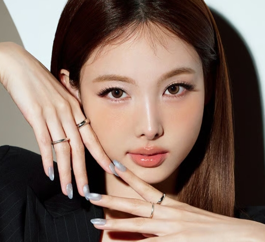 TWICEナヨンがミューズ!韓国発「FINGER SUIT」から冬のきらめきを纏う「WINTER COLLECTION 2025」全10種が登場