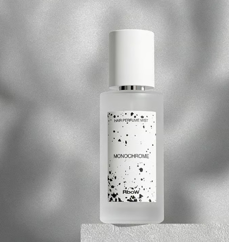 動くたびにふわり。RboWの人気No.1の香り「モノクローム」がヘアパフュームミストで登場