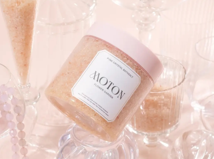 お風呂時間が至福のひとときに変わる♡MOTON「ピンククリスタルバスソルト」がフラワーガーデンの香りで新登場