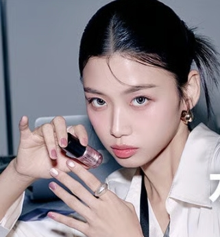TWICEナヨンがミューズ♡発売3日で完売した「FINGER SUIT」水光マグネットポリッシュがロフトに登場