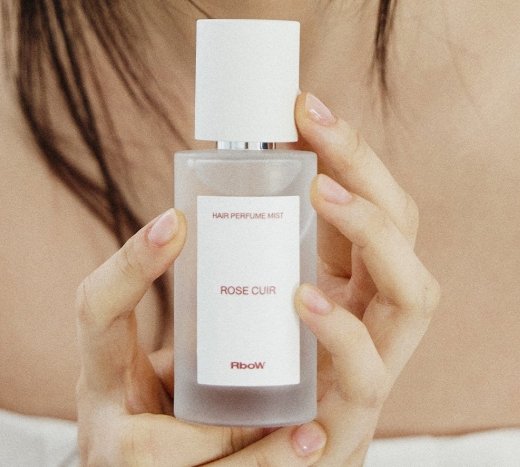 髪で香らせる新しいスタイル♡RboW「ROSE CUIR ヘアパフュームミスト」で叶える軽やかフローラル体験