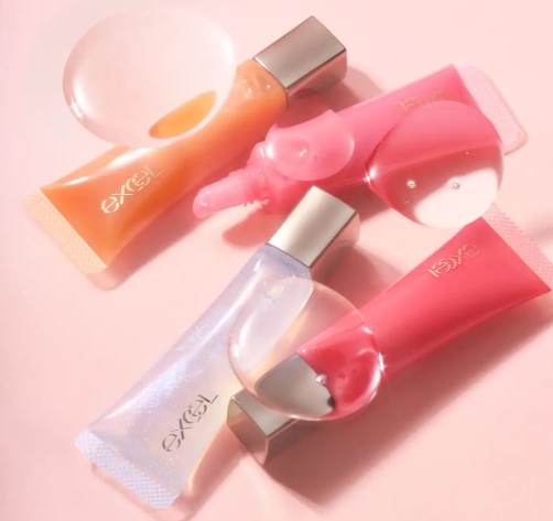 むっちり、ぷっくり、厚膜リップ。エクセルから美容液発想のトリートメントグロスが登場♡