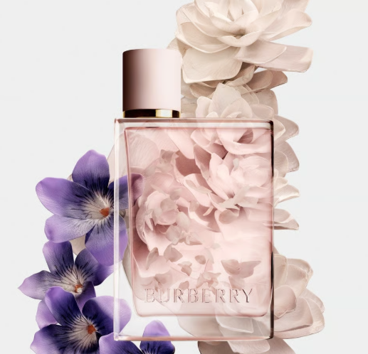 花びらが舞う限定ボトル♡バーバリー ハー ペタルズ オードパルファムが登場✿