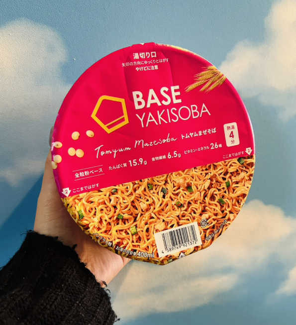 【BASE YAKISOBA トムヤムまぜそば食べてみました！】エスニック好き必見♡罪悪感ゼロの完全栄養カップ麺が衝撃的においしかった◎