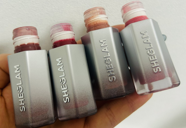 SHEGLAMの【Glass Lock Air リップグロス使ってみました！】軽やかでツヤっぽいのに重たく見えにくい♡