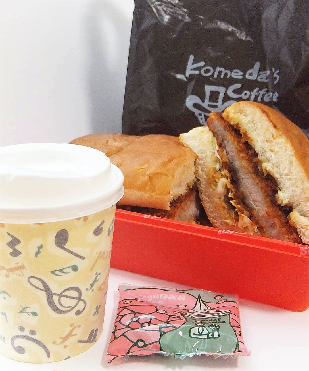 テイクアウトできるお店が増えています♪有名喫茶店チェーンの食事をおうちで楽しんでみました♡