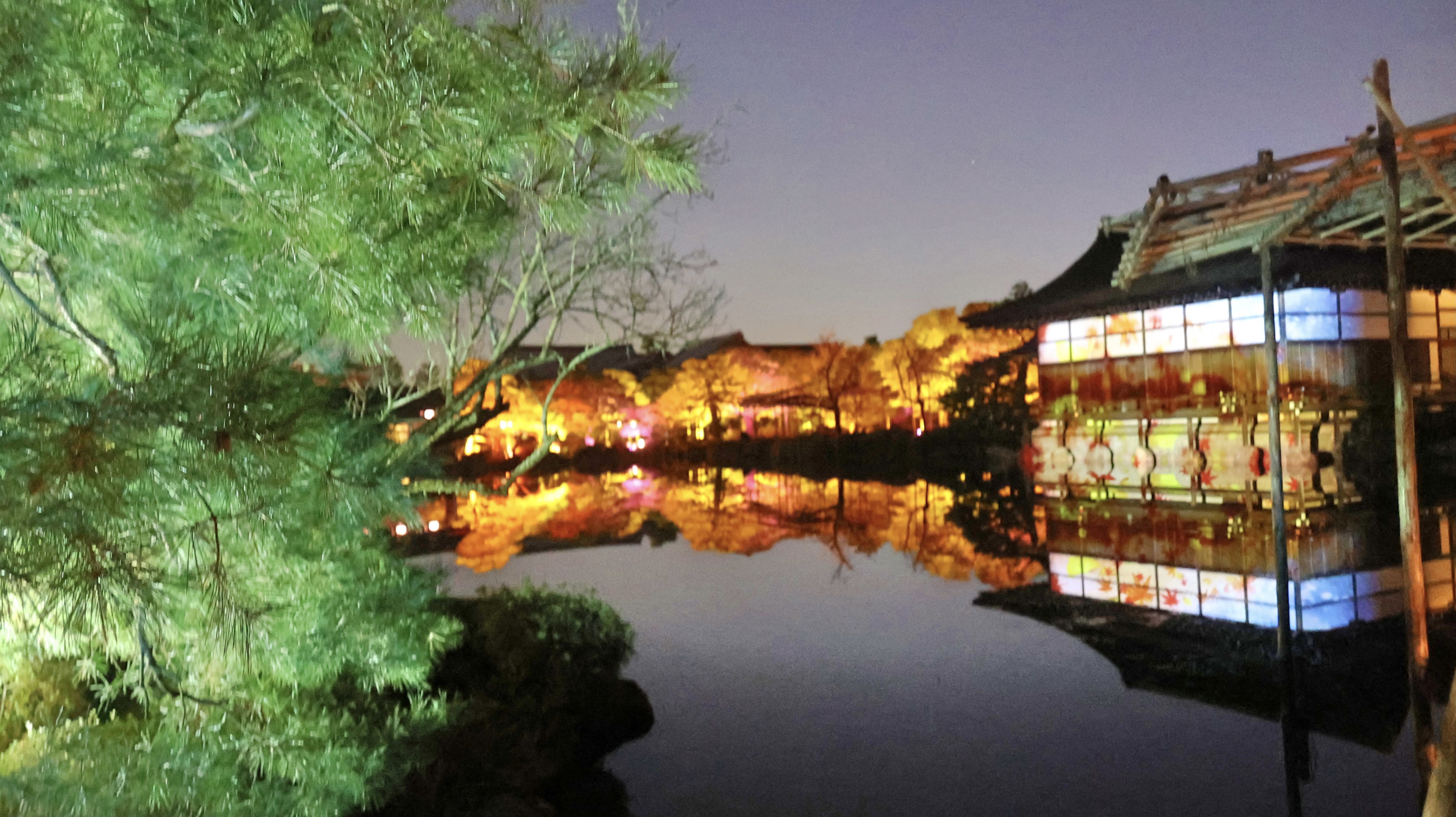 【京都】平安神宮を夜間参拝、ネイキッドの新アート展「ネイキッドヨルモウデ 平安神宮」