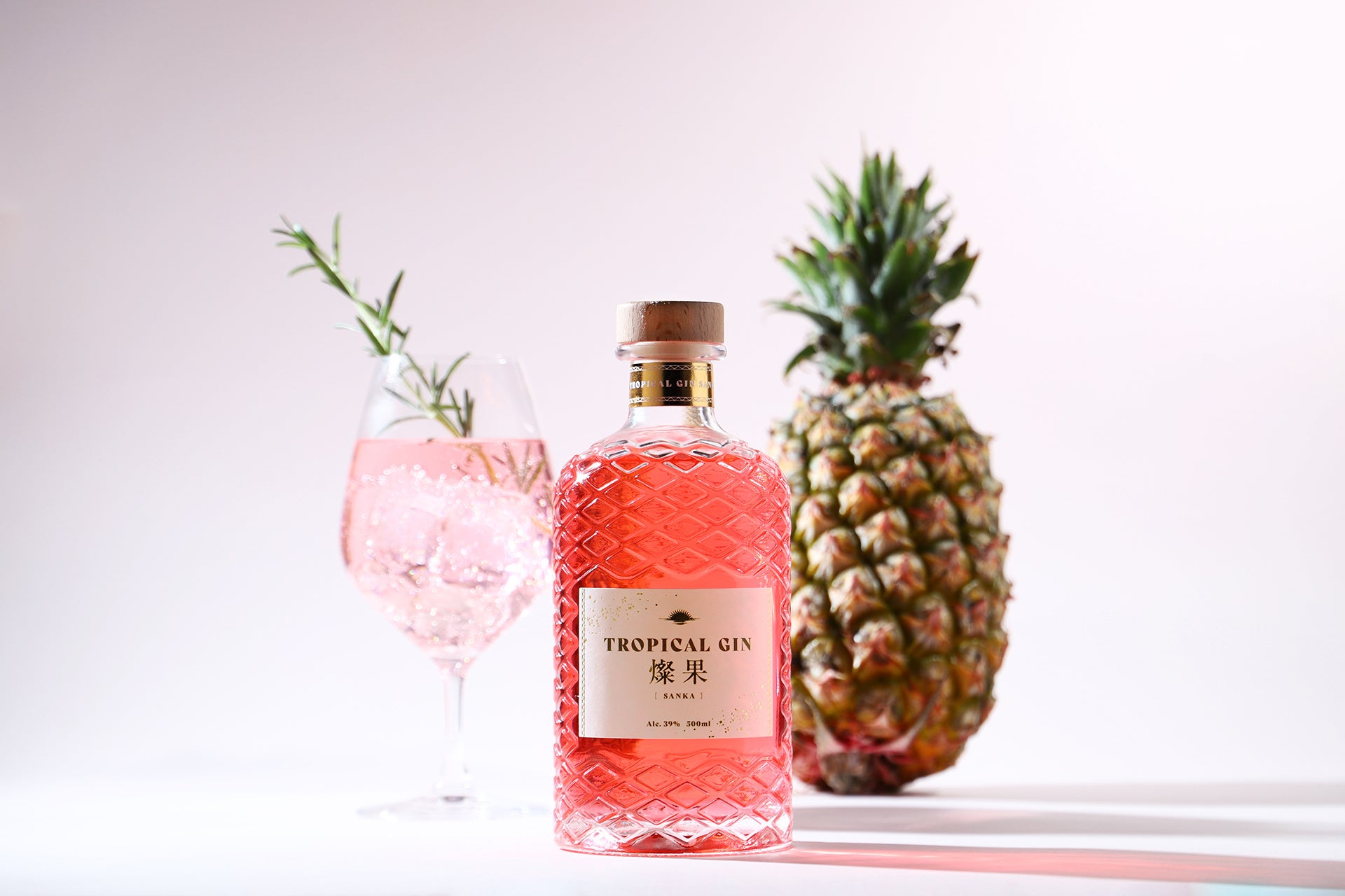 南国果実を個別蒸留、無添加クラフトジン「燦果」が数量限定で登場