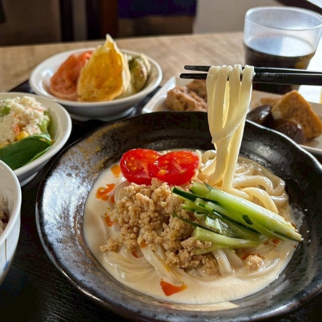 佐賀の山あい「五ケ山豆腐」に夏限定メニューが登場、豆乳担々うどん御膳は1日30食限り
