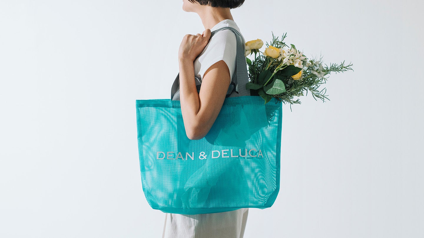 DEAN & DELUCAの夏バッグ、2026年限定色はターコイズ