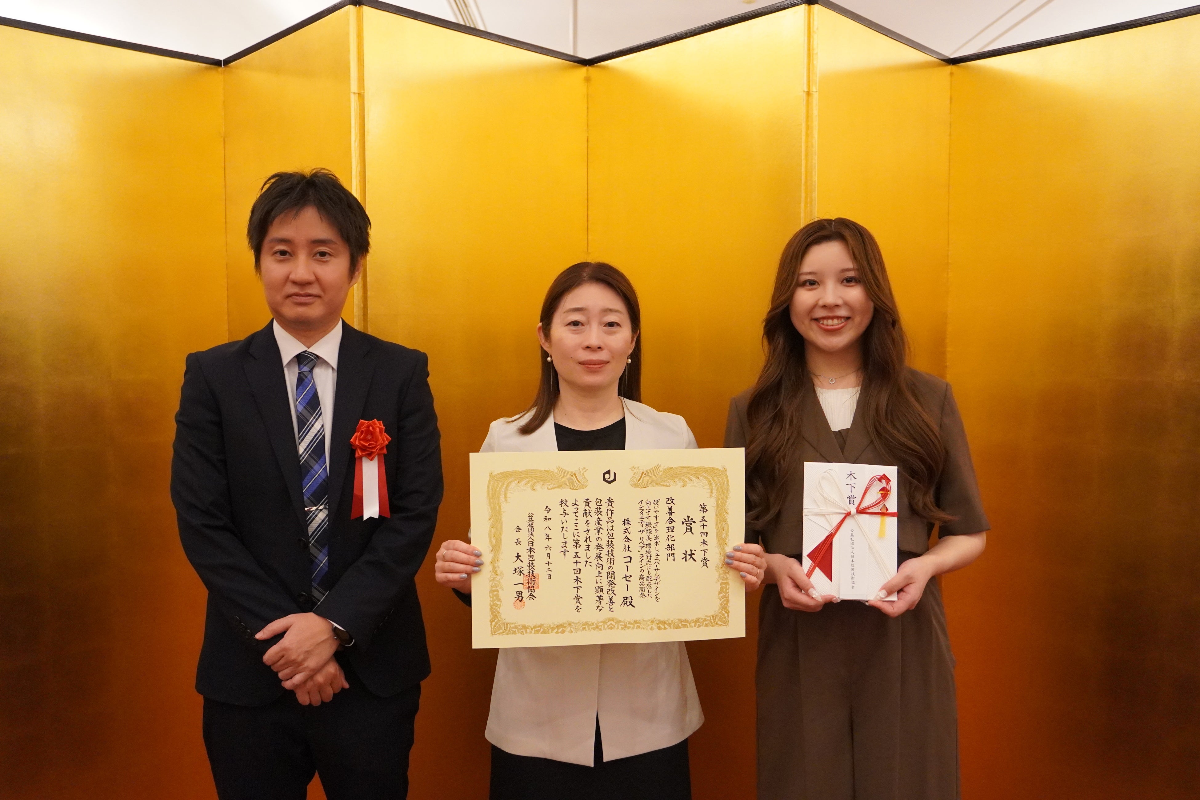 片手で開けられる美容容器が受賞。インフィニティ「ザ リペア」のやさしいデザイン