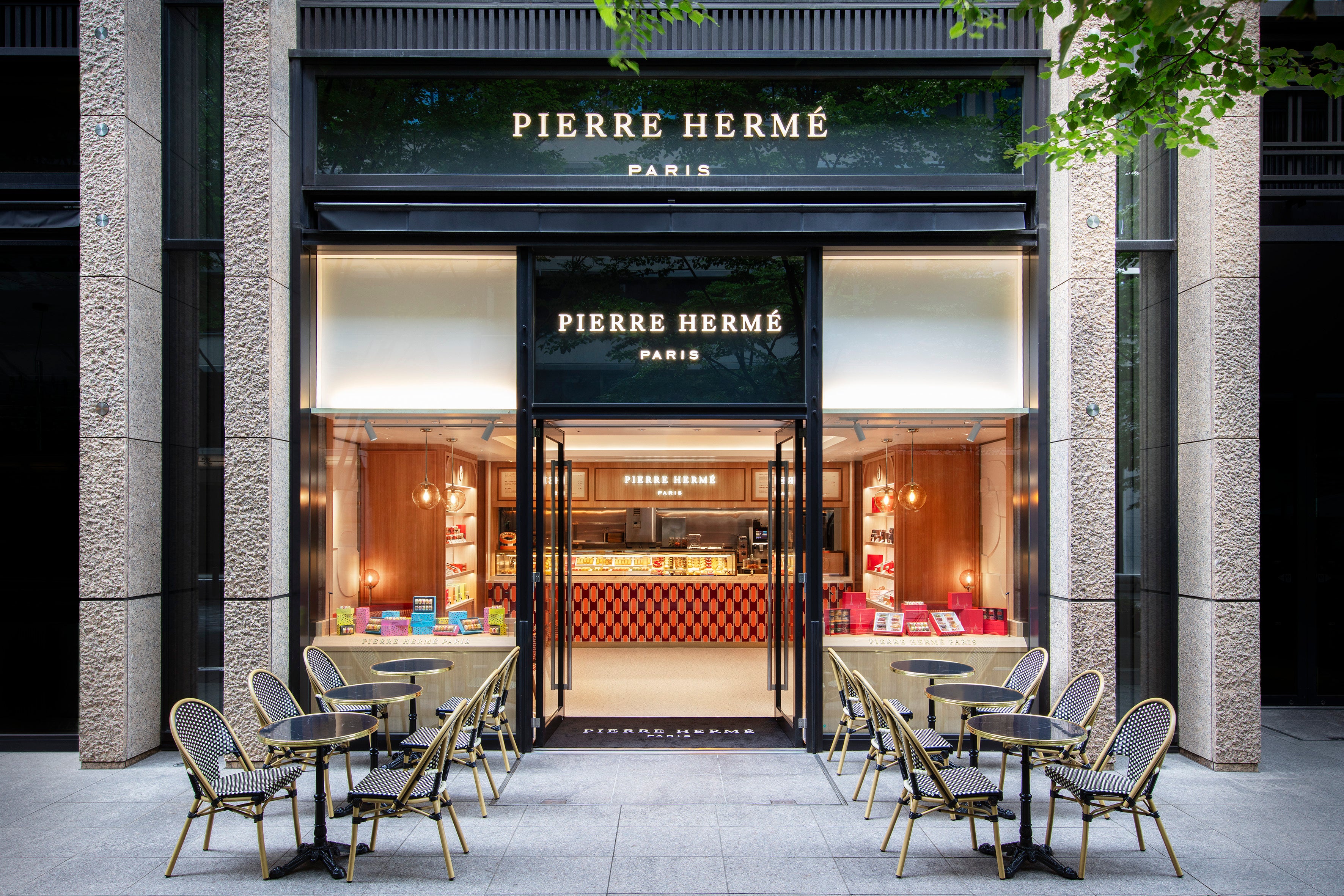 丸の内に「ピエール・エルメ・パリ」新店オープン。限定ギフトとテラスカフェで過ごす特別な午後