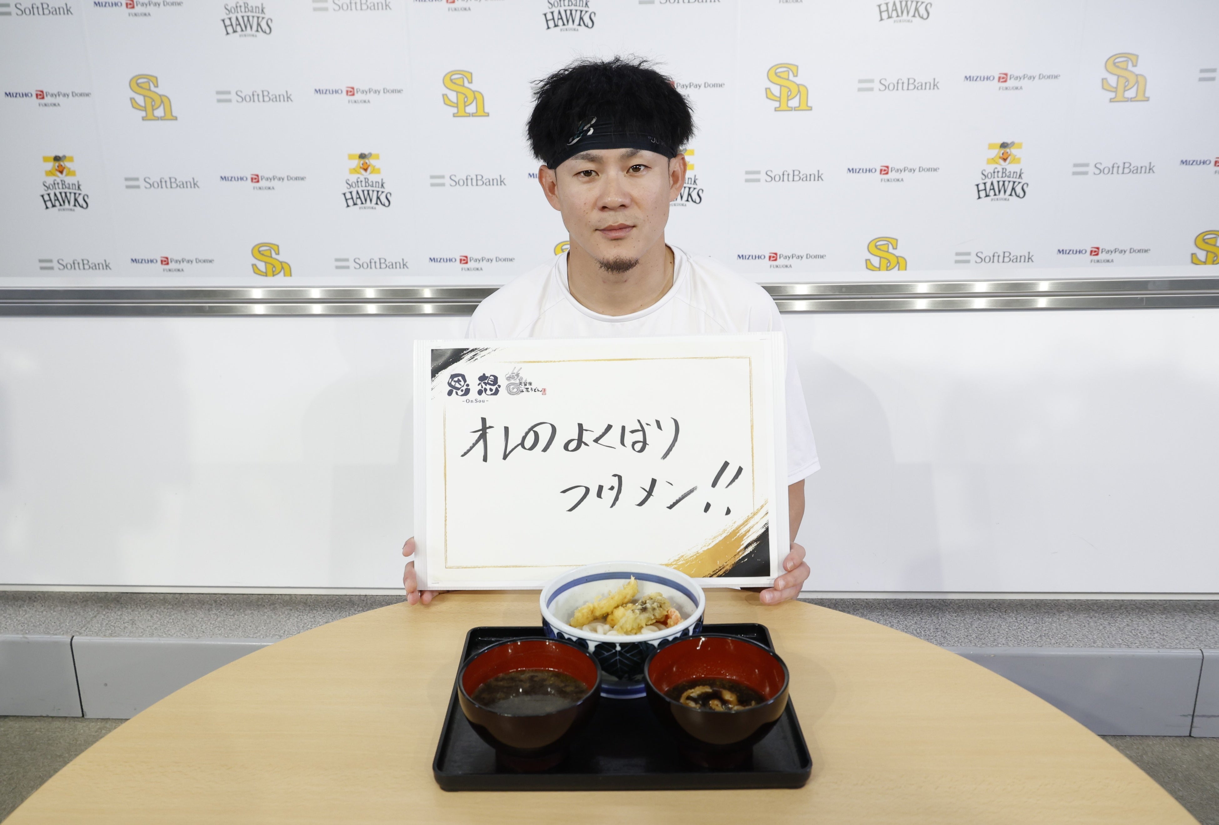 久留米の老舗うどんが福岡市初上陸。選手コラボの「よくばりつけメン」も