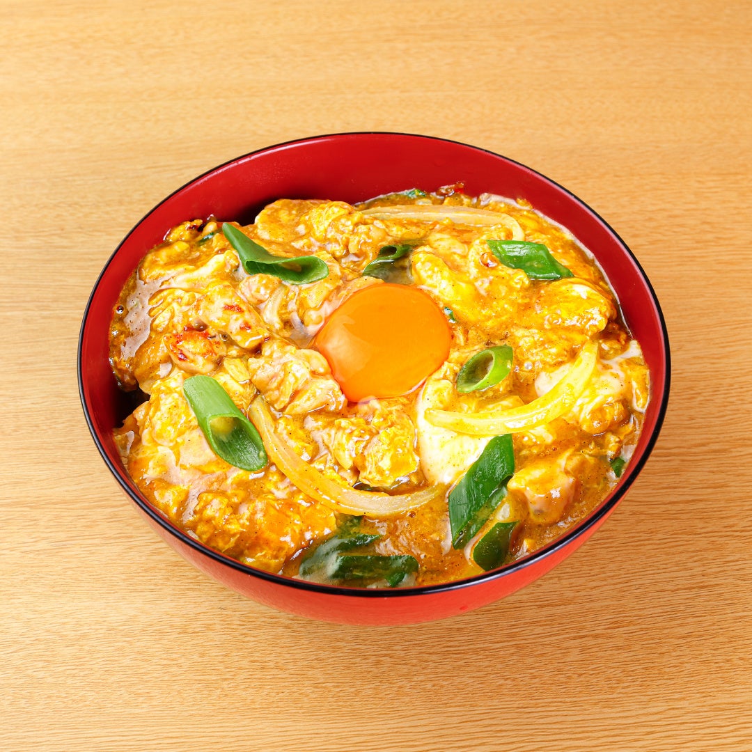老舗鶏料理×カレーグランプリ優勝店のコラボ、夏限定フェアが新大阪・新横浜に