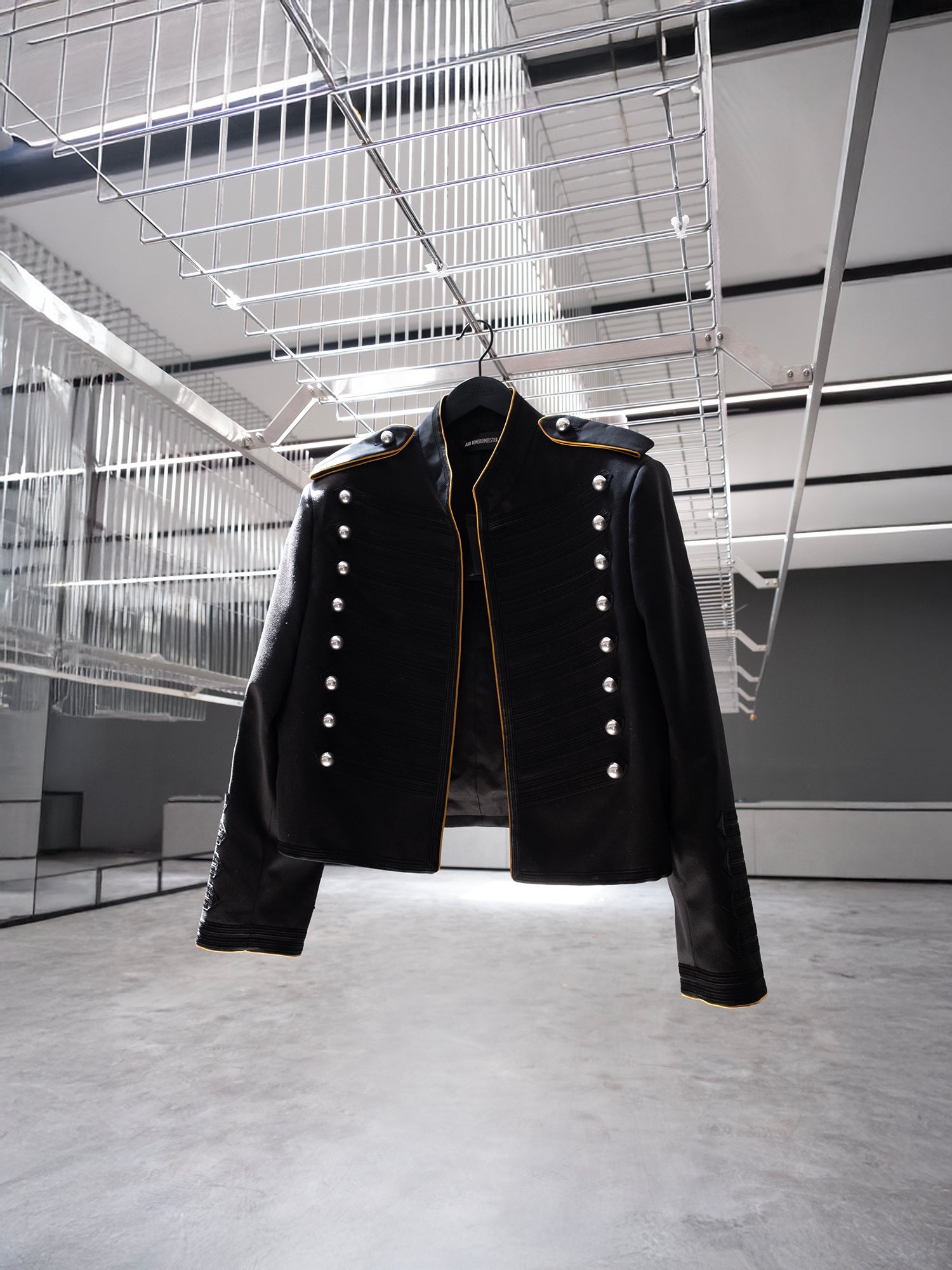 アン ドゥムルメステールが大阪に上陸。矛盾の美学が宿る国内3号店