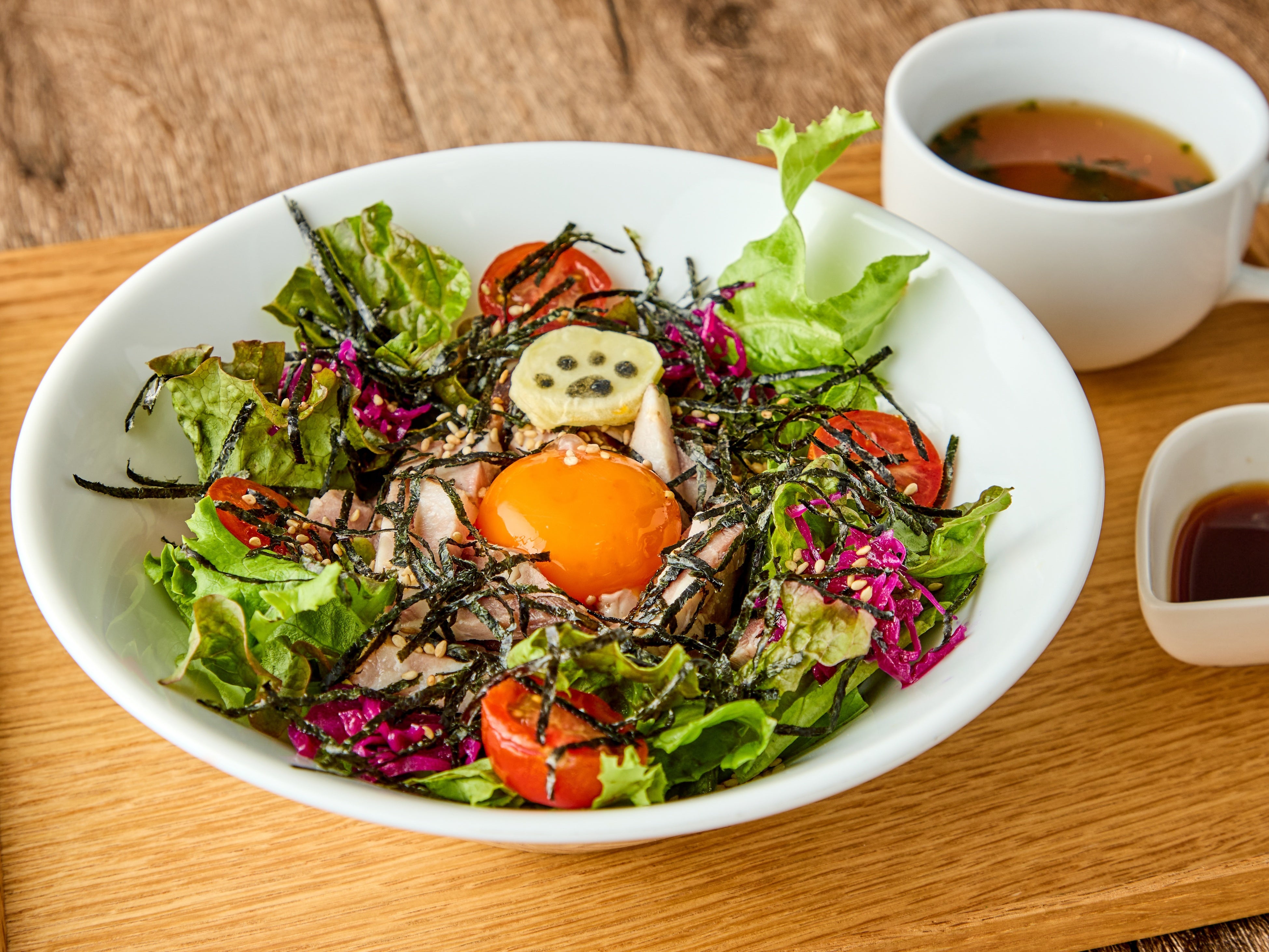 「体にやさしい」と「美味しい」を両立。亀戸の人気ラーメン店とのコラボ丼が話題