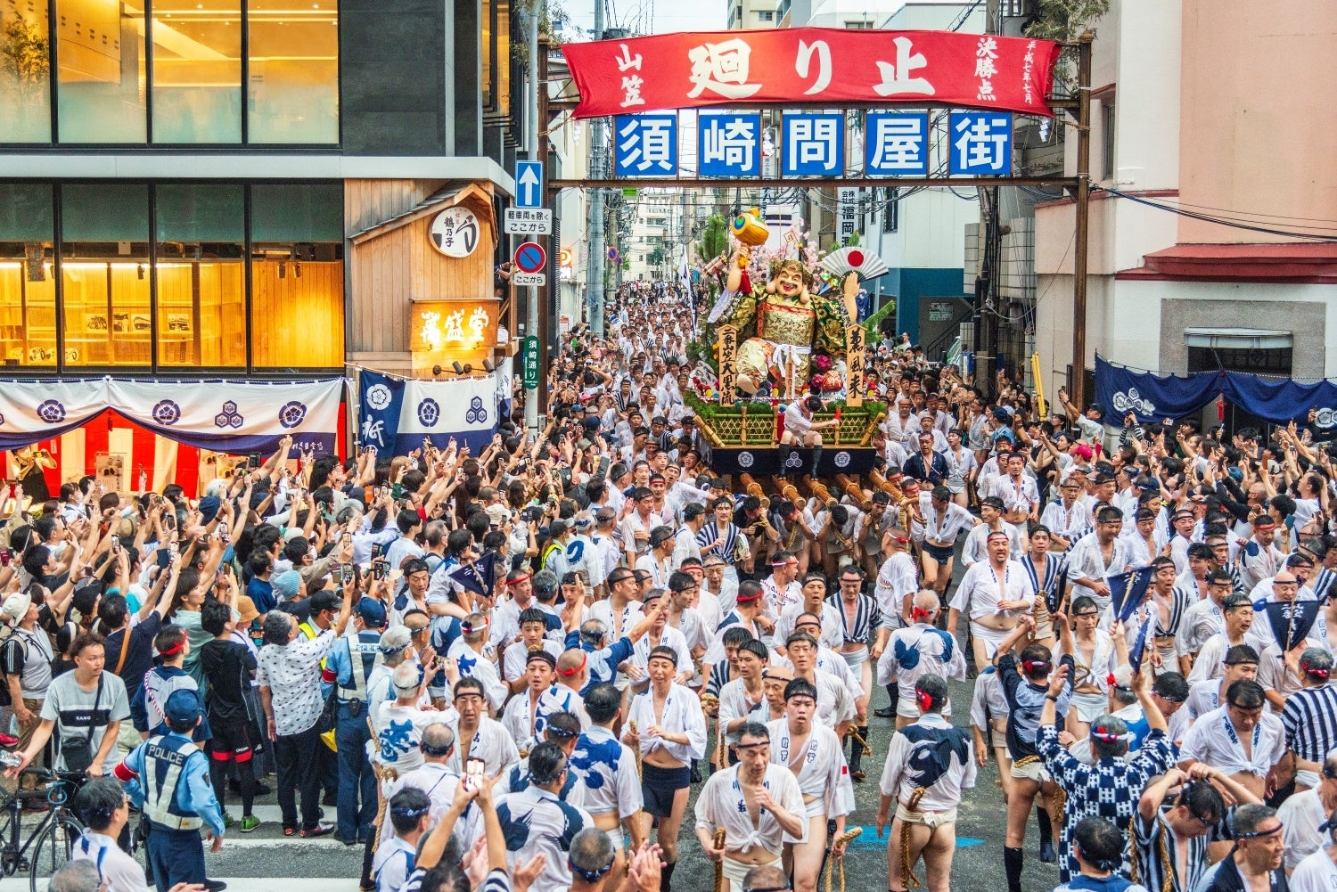 山笠の早朝、博多の空気に包まれて食べたい祇園菓子