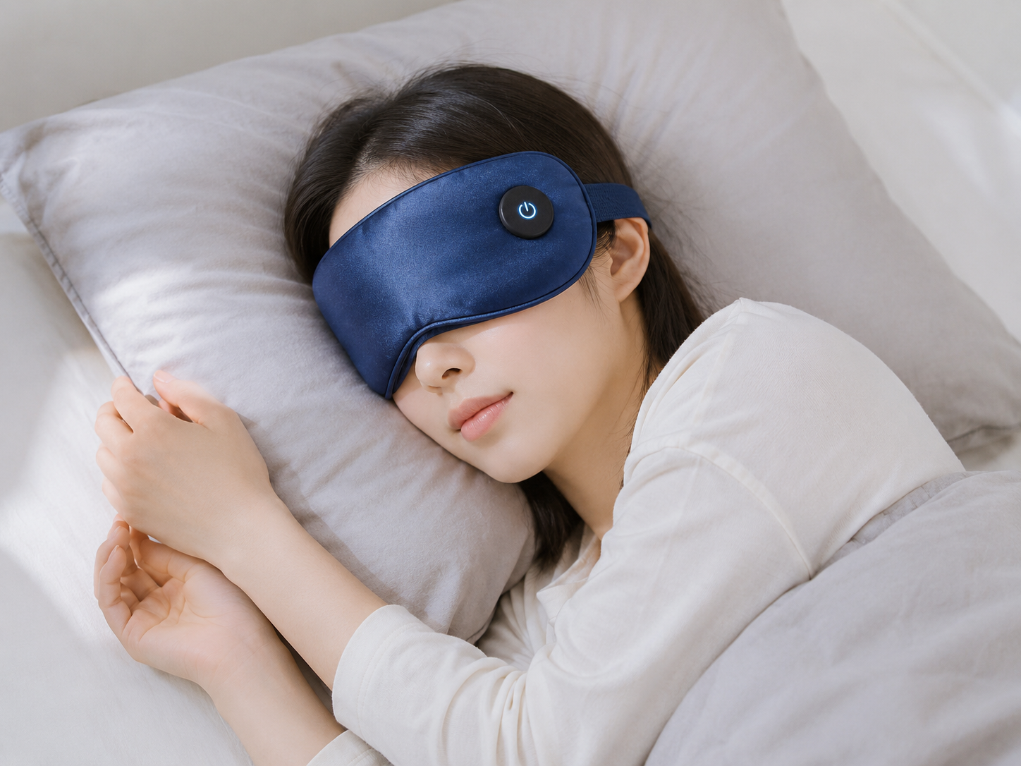 目の疲れと眠りの浅さを同時にケア、充電式ホットアイマスク