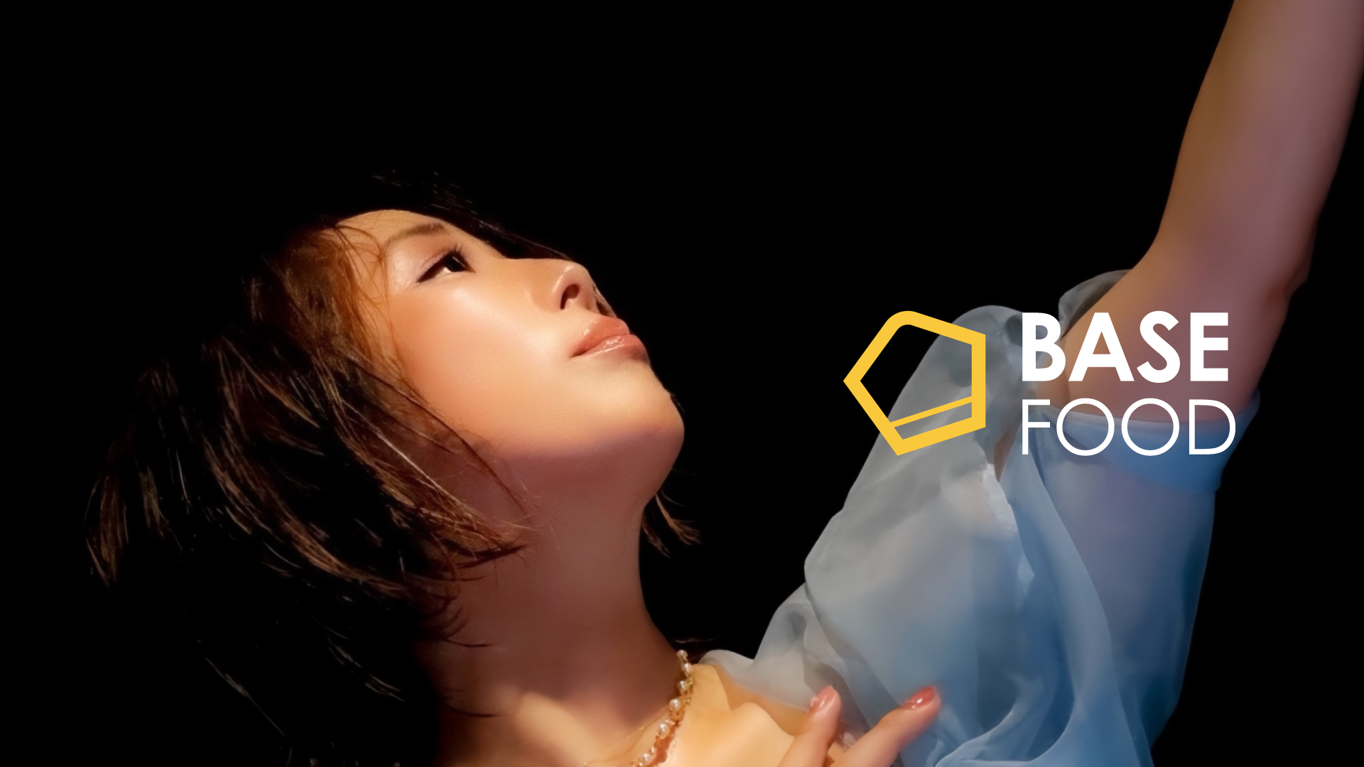 自分を後回しにしない食選びを。Noir沙枝が「BASE FOOD」と組んだ理由