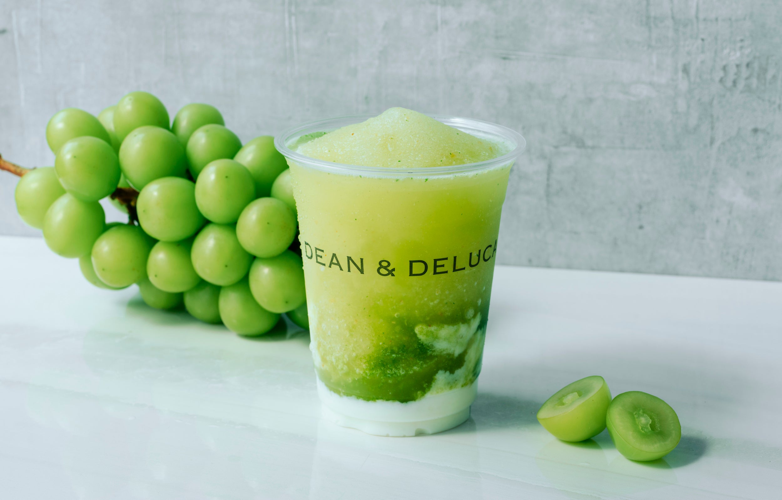 DEAN & DELUCAに夏限定フラッペ。シャインマスカットを「飲む」初の試み