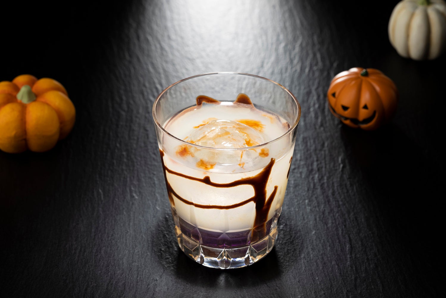 コートヤード新大阪、目玉氷のハロウィンカクテル