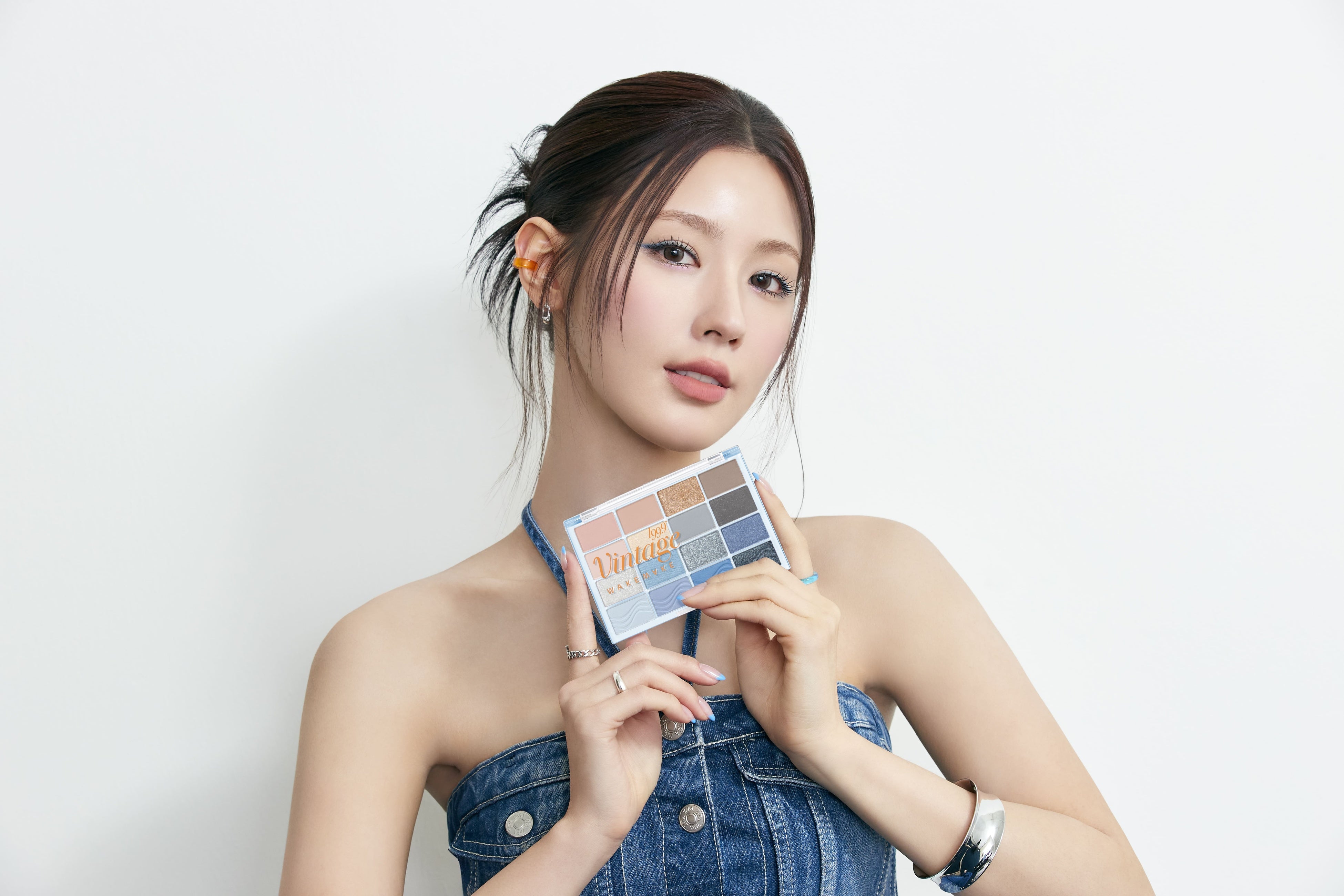 まぶたに海と砂。WAKEMAKEの夏パレットとグロウ