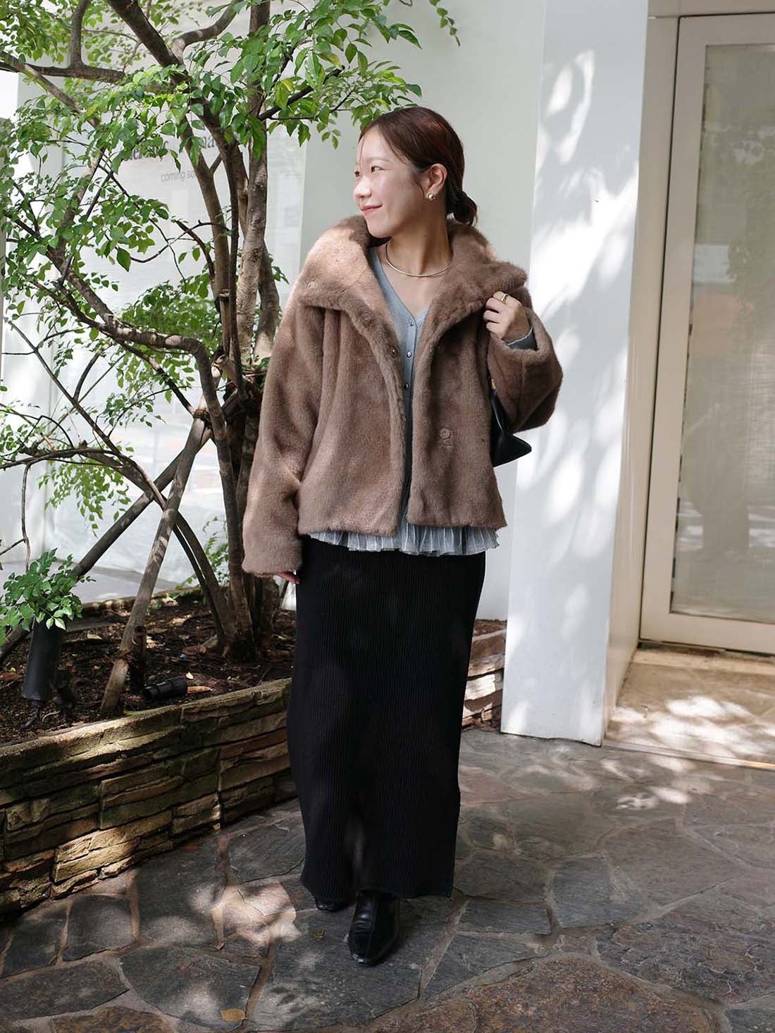 cahoさん×COHINA、小柄女性に向けたファーコートとボアブルゾンの2型