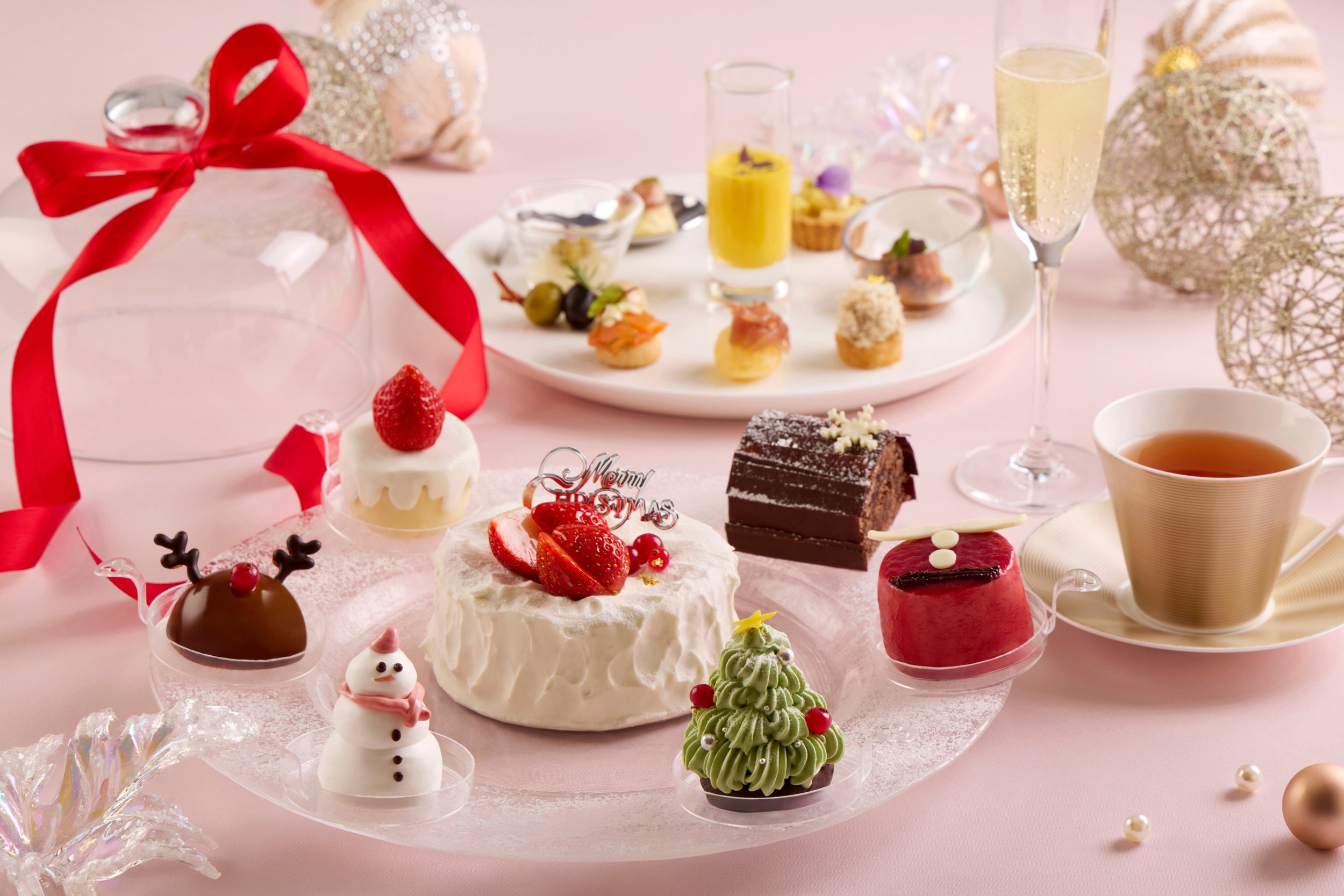 リーガロイヤルホテル京都、クロッシュを開けるクリスマスアフタヌーンティー