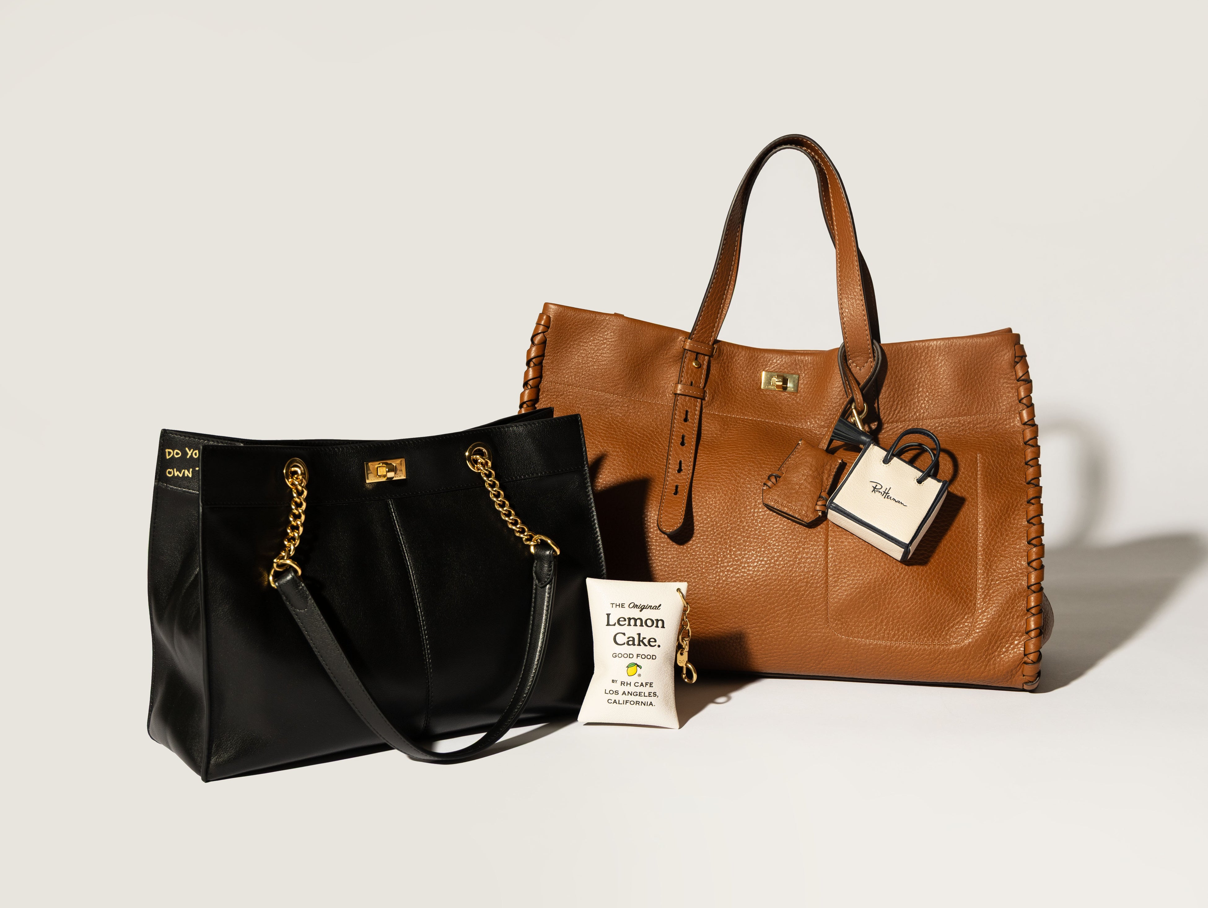 Anya Hindmarch×Ron Hermanのトートとキーチャームが登場