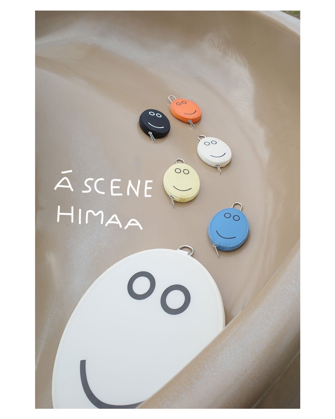 A SCENE×HIMAA、ニコちゃんのミニポーチや本革ポケットのスマホケース