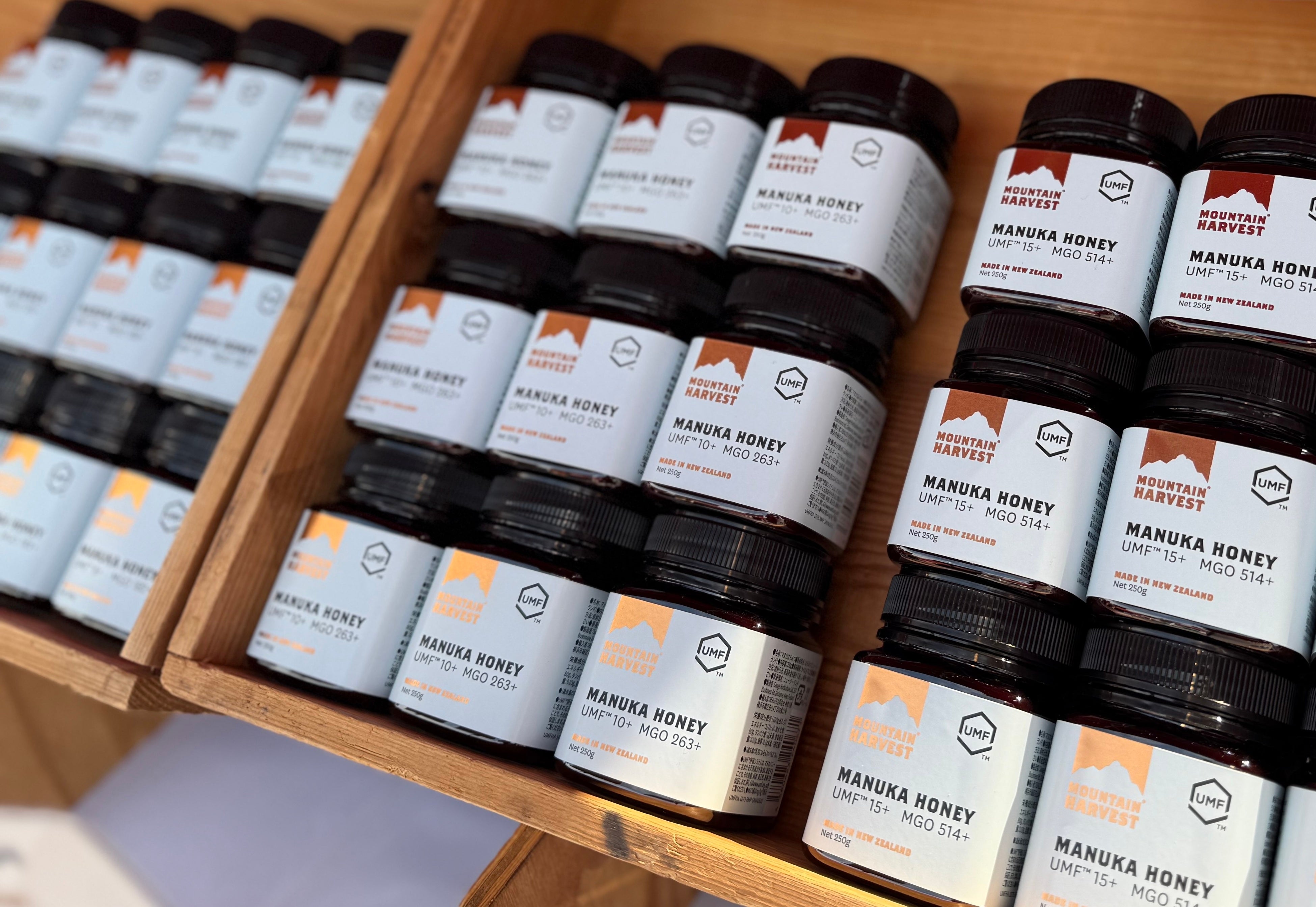 クラフトマヌカハニー「MOUNTAIN HARVEST」、日本橋三越本店などで店頭販売