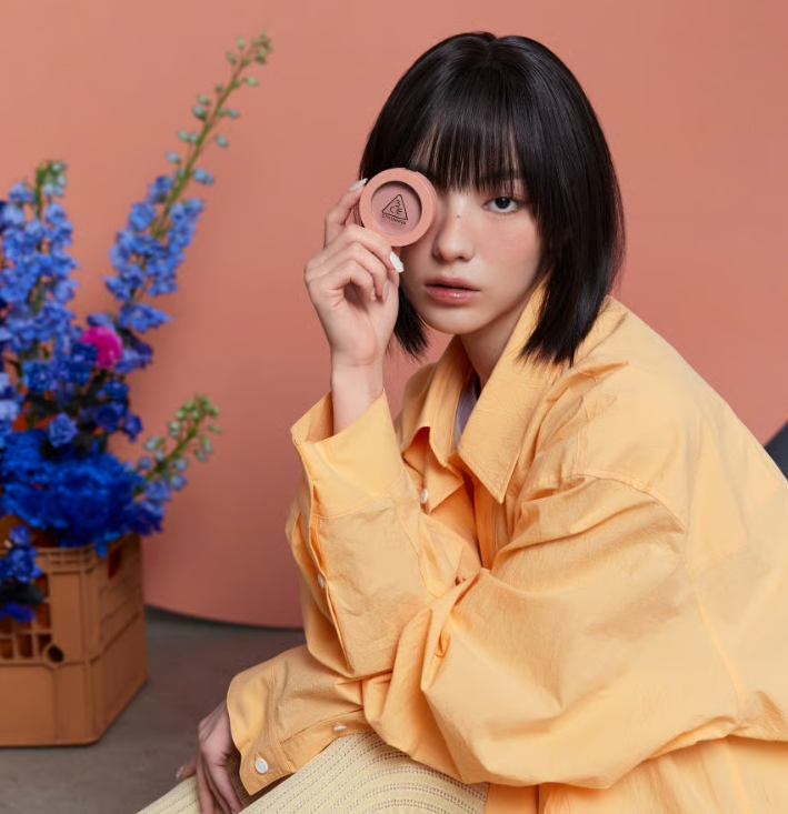 韓国発3CEの人気No.1チークに新色登場♡自然な血色感が一日続く「フェイスブラッシュ」で多幸感のある表情に♪