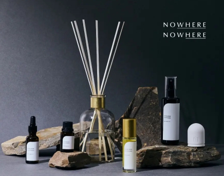 「NOWHERE NOWHERE」の全12種フレグランスが展示会で体験できる