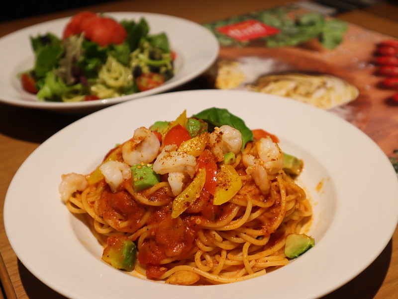 【NEWS】夏のカプリチョーザ新製品「エビとアボカドの夏辛トマトソーススパゲティ/冷製パスタ“ジェノベーゼ”完熟トマトのジェラート添え」  