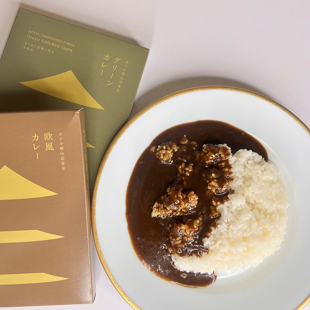 【ホテル椿山荘東京】70年の歴史のなかで語り継がれるカレーがお取り寄せできる！新パッケージにリニューアルした欧風カレー、約9年ぶりに復活のグリーンカレーも発売中